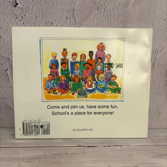 5 for $15 📕School Days Scholastic Kids Book (SKU: 324MI) - Picture 2 of 4